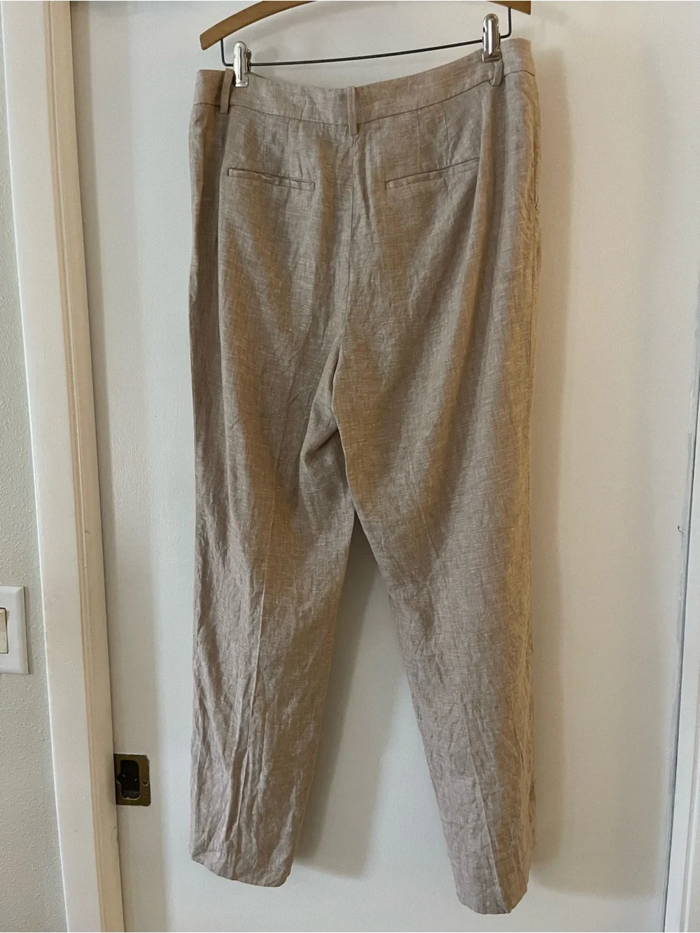 WomenTalbots Beige 100% linen Southampton straight leg pant waist 34” inseam 29”